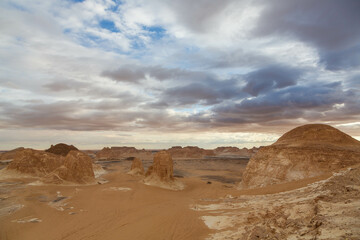 Fototapeta na wymiar Rock formations of El Aqabat valley in the White Desert, Egypt