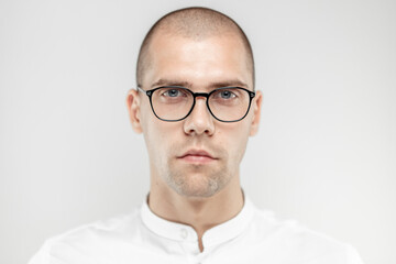 Obraz premium A handsome businessman with glasses on a light background