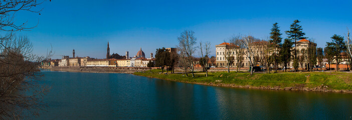 Fototapeta premium Italia, Toscana, Firenze, veduta del fiume Arno e della città.