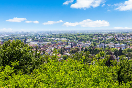 Aussicht vom Cohausen-Tempel auf Hofheim am Taunus im Main-Taunus-Kreis, Hessen