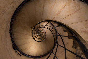 Escada em espiral de cimento