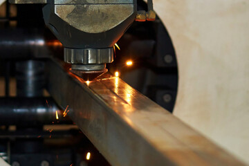 cnc laser cutting machine cutting steel square pipe