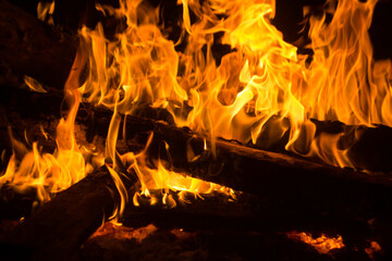 płonący ogień