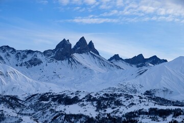 Fototapeta premium Montagnes enneigées 