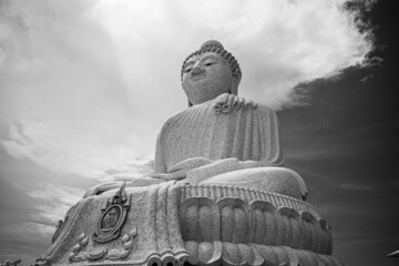 Sous le regard de Bouddha