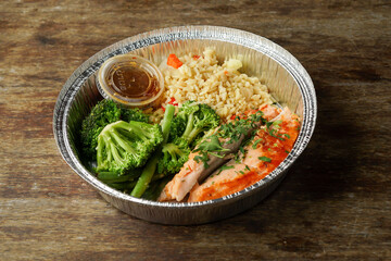 salmon with broccoli