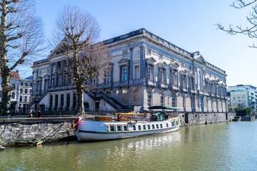 Naklejka premium Gand bleu ou bleu de Gand?