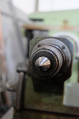 Fototapeta na wymiar FU 2020-11-18 Metallbau 269 Metallspitze an einer Maschine