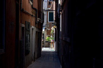 Naklejka na ściany i meble Venice narrow ally