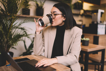 Asian businesswoman working on laptop in cafe