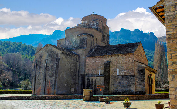 Montes Pirineos, Santa Cruz de la Seros, Huesca, Espa&ntilde;a