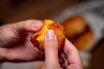 Close up mac and cheese balls