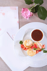 Cheesecakes with jam and fresh strawberries .Computer keyboard. A cup of coffee and a greeting card.An empty space for the inscription on the postcard.The concept of healthy breakfasts.Flat lay.