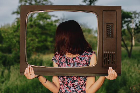 Mysterios girl hold old television frame