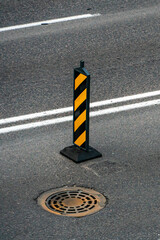 A road sign indicating the separation of traffic flows in front of a dangerous section of road...