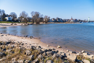 Der Rhein bei Köln-Rodenkirchen