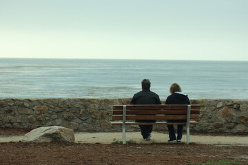 Naklejka na ściany i meble couple sitting on bench