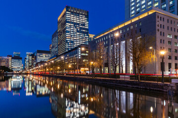 Obraz premium 丸の内ビジネス街 東京都市夜景