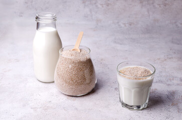 Brown psyllium with yogurt