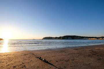 神奈川県逗子市の逗子海岸からの夕日