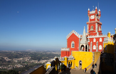 Castelo da Pena, Sintra , Portugal.
Com suas torres coloridas.
