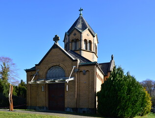 Fototapeta na wymiar Historische Kirche im Dorf Eystrup am Fluss Weser, Niedersachsen