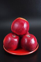 Fototapeta na wymiar Apples on a plate