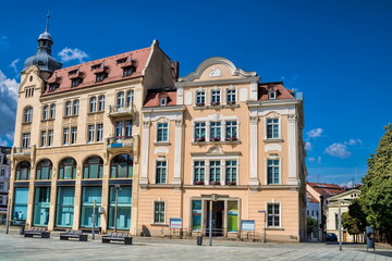 Fototapeta na wymiar görlitz, deutschland - sanierte altbauten am marienplatz