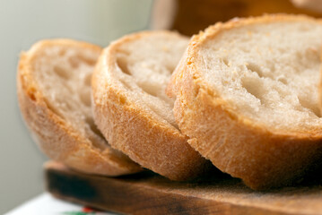Fette di pane fresco italiano 