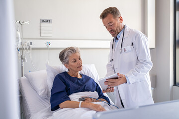 Doctor discussing diagnosis with patient