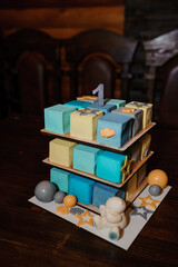 Obraz na płótnie Canvas Beautiful children's cake, children's birthday cake, cake close-up and blurred background