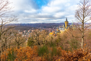 Naklejka premium Erkundungstour durch die wunderschöne Altstadt von Wernigerode vor den Toren des Harzes - Sachsen-Anhalt - Deutschland