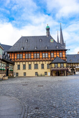 Fototapeta premium Erkundungstour durch die wunderschöne Altstadt von Wernigerode vor den Toren des Harzes - Sachsen-Anhalt - Deutschland