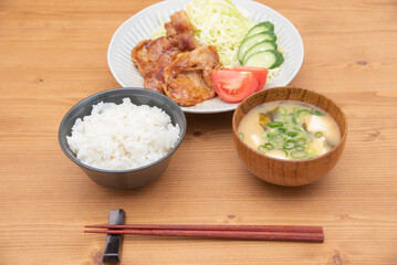 手作りの豚肉生姜焼き定食
