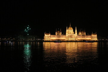 Fototapeta na wymiar hungarian parliament at night
