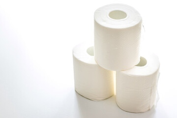 トイレットペーパーと白背景
