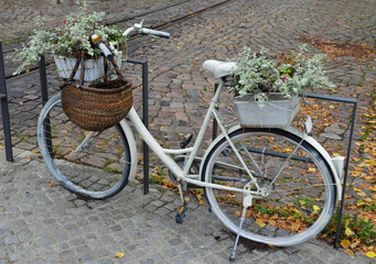 Fototapeta na wymiar Fahrrad als Schmuckstück in Bad Doberan