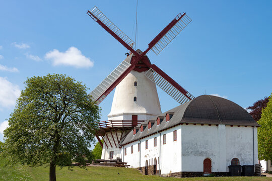 Historische Windm&uuml;hle in Dybb&ouml;l in D&auml;nemark