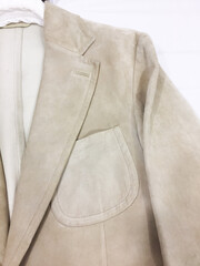 Bekleidung vor weißem Hintergrund