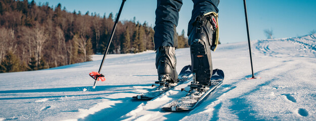 Skitouring , narciarska wyprawa zimą w góry