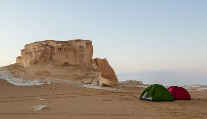 Western Desert, Egypt - January 2022: Tents among wind eroded rock formations, Egyptian White Desert.  © Анастасия Смирнова