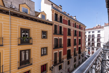 Obraz premium Facades of old houses in the center of Madrid seen from the support of a balcony railing