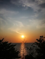 Obraz na płótnie Canvas sunset over the sea