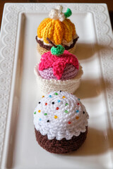 Delicious handmade crochet cakes and cupcakes. III