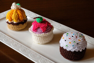 Delicious handmade crochet cakes and cupcakes. II