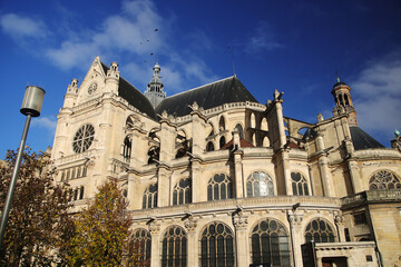 Fototapeta na wymiar Saint-Eustache cathedral facade in Paris, France 