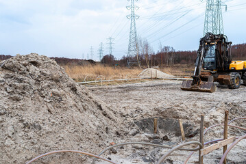 Wellpoint installation to get rid of high groundwater, visible metal and plastic pipes.