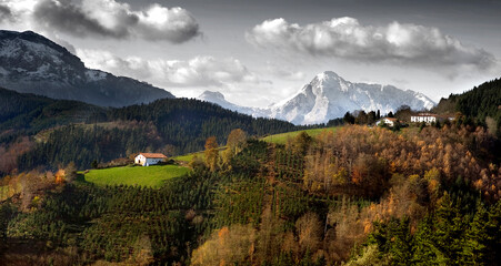 Espolón de Zabaleta con el monte Udalatx