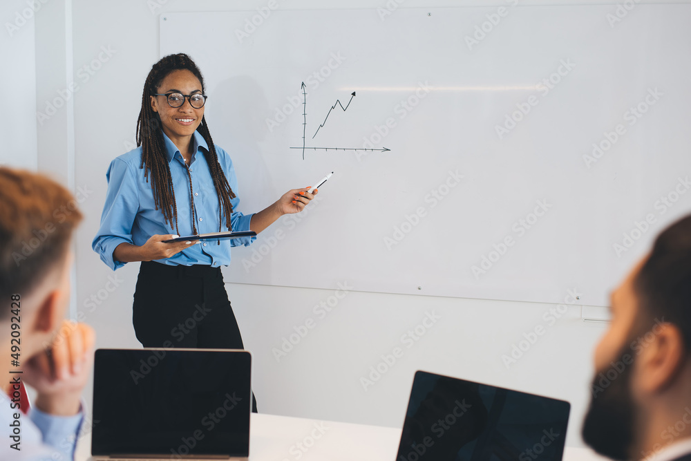Aufkleber professional female with card index in hand explaining informative strategy for monetary gain while 