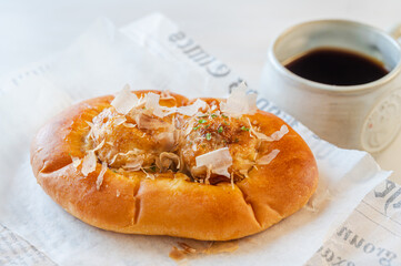 たこ焼きパンとコーヒー